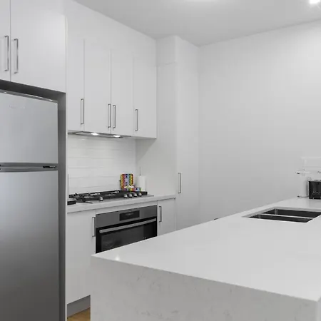 Family-friendly House With Courtyard Retreat *
