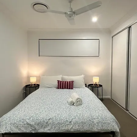 Holiday home Modern 3bdr Townhouse In Bellbird Park