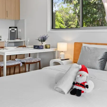 1br Walk To Westfield For Solo *