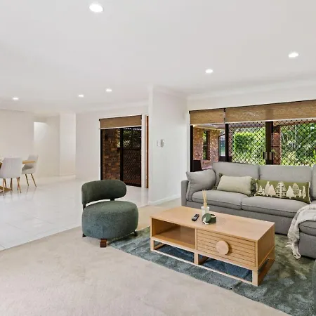 Spacious 4br Family In Sunnybank Holiday home