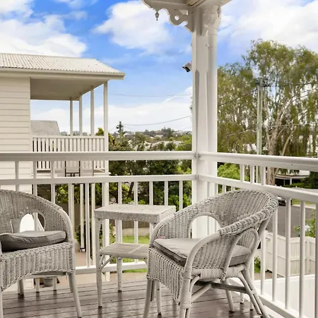 Leafy Hawthorne Haven Pool Gym & Convenience Holiday home *