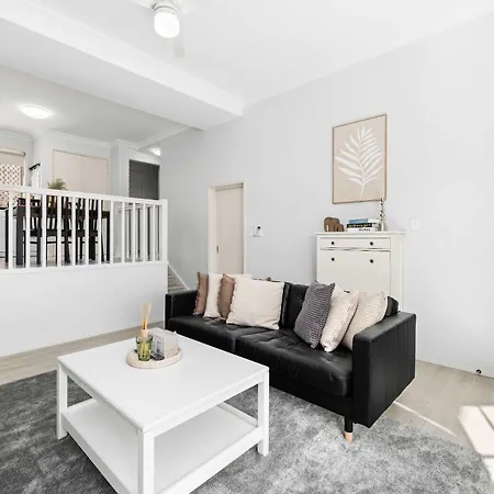 Holiday home Pool & Tennis Court 3br Bright Mt Gravatt Retreat Brisbane