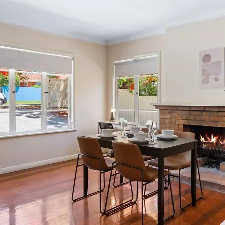 Warm And Cozy Retreat Near Shops And Transport Holiday home *