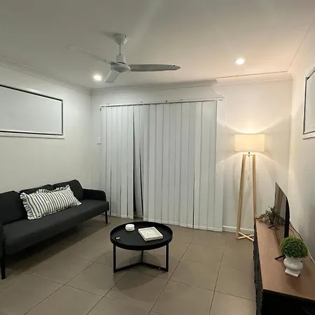 Holiday home Modern 3bdr Townhouse In Bellbird Park