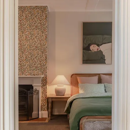 Spacious Inner Heritage Holiday home Brisbane