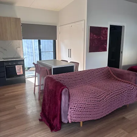 Cherrie & Court Yard Private Pet Friendly Free Parking Brisbane