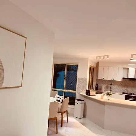 Carindale Family Home, Private Pool, Leisure Villa Brisbane