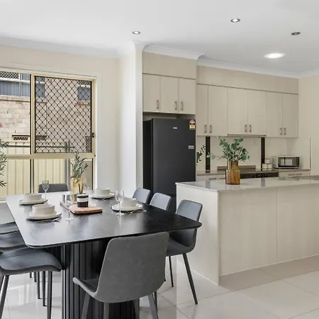 Spacious 4br Family In Inala Quiet Street Holiday home Brisbane