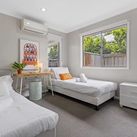 Spacious 4-bed House With Secure Parking *