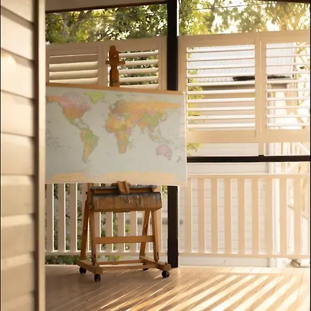 Holiday home 3br Charming Queenslander Mins Drive To Cbd And Gabba Stadium!