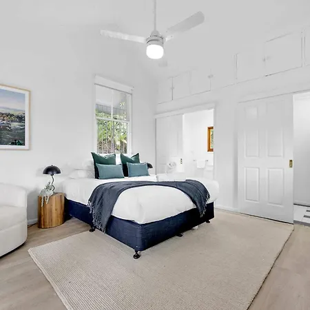 Holiday home 4 Bed Queenslander Views Walk To Suncorp Deck + Parking *