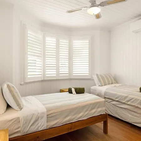 Leafy Hawthorne Haven Pool Gym & Convenience Holiday home Brisbane