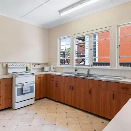 Warm And Cozy Retreat Near Shops And Transport * Brisbane