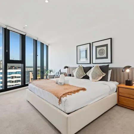 Modern Skyline 3br With Pool Gym And Tub Holiday home *