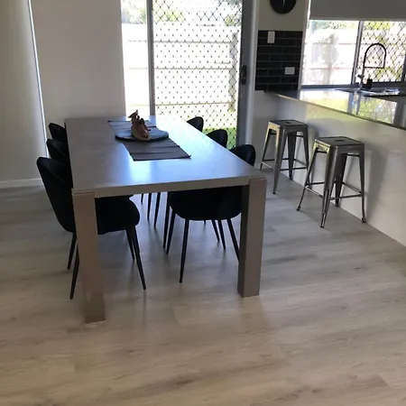 3 Bedroom Fully Renovated Away From Brisbane