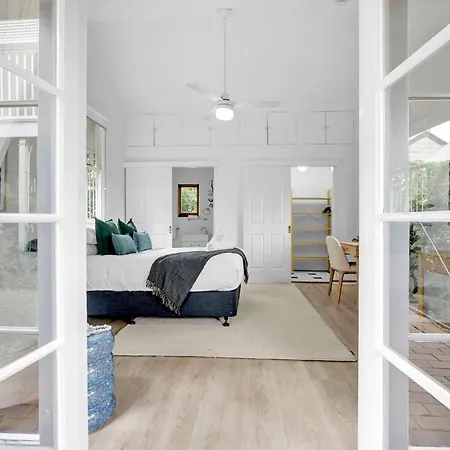 4 Bed Queenslander Views Walk To Suncorp Deck + Parking Holiday home Brisbane