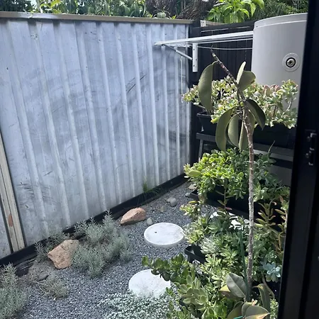Guest house Cherrie & Court Yard Private Pet Friendly Free Parking