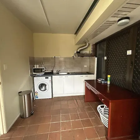 Cozy 1br Flat In Sunnybank Solo And Couple Travelers Holiday home