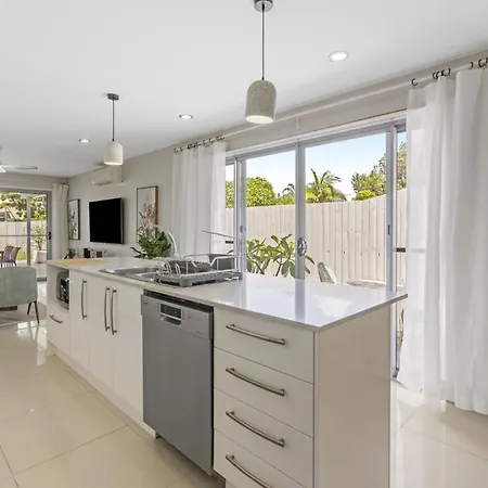 Spacious 4-bed House With Secure Parking Brisbane