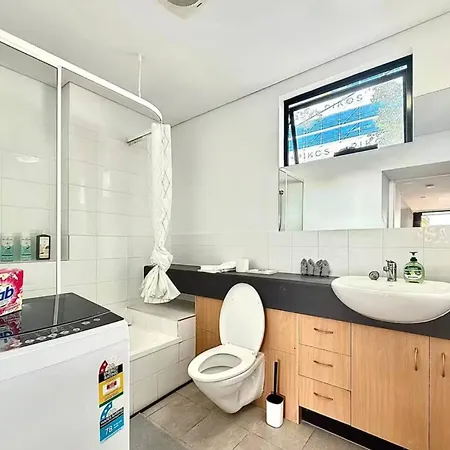 3br, 2 Baths - Stylish In Kangaroo Point Apartment Brisbane