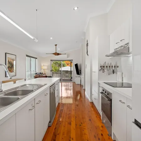 Holiday home Bright 3-bed In Leafy Annerley