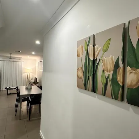 Modern 3bdr Townhouse In Bellbird Park Holiday home Brisbane