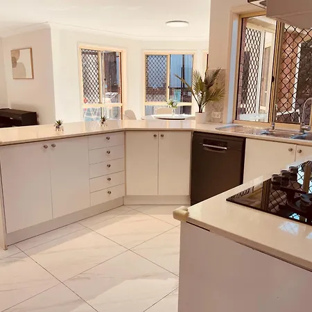 Carindale Family Home, Private Pool, Leisure Brisbane