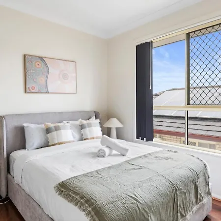 Spacious 4br Family In Inala Quiet Street