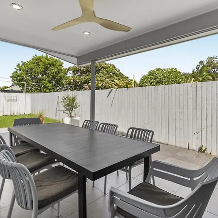 Spacious 4-bed House With Secure Parking Brisbane