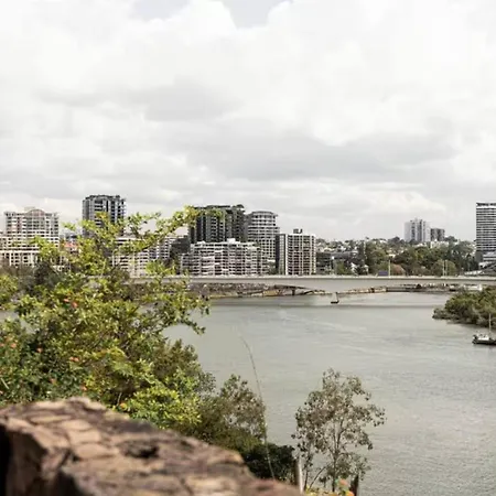 Apartment 3br, 2 Baths - Stylish In Kangaroo Point *