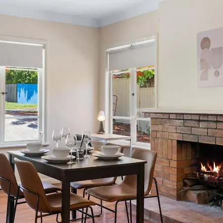 Holiday home Warm And Cozy Retreat Near Shops And Transport