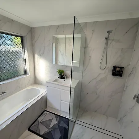 3 Bedroom Fully Renovated Away From Holiday home *
