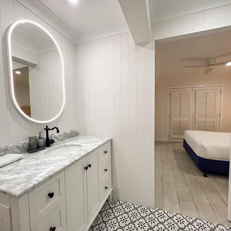 4bdr Queenslander With Pool Near Manly Esplanade Holiday home *