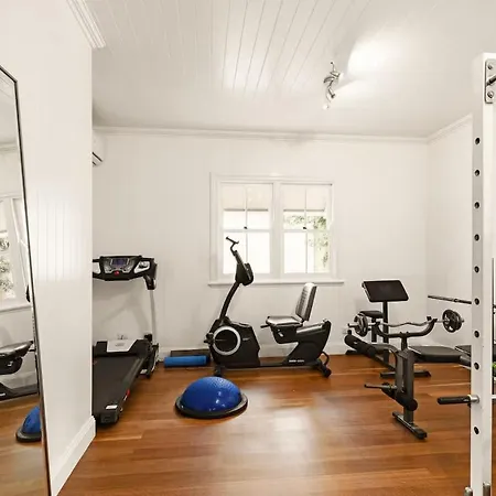 Leafy Hawthorne Haven Pool Gym & Convenience * Brisbane