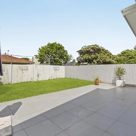 Spacious 4-bed House With Secure Parking Holiday home