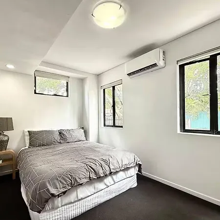 3br, 2 Baths - Stylish In Kangaroo Point Brisbane