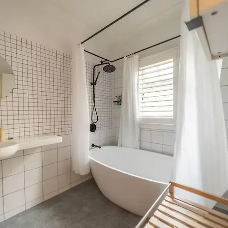 3br Charming Queenslander Mins Drive To Cbd And Gabba Stadium!