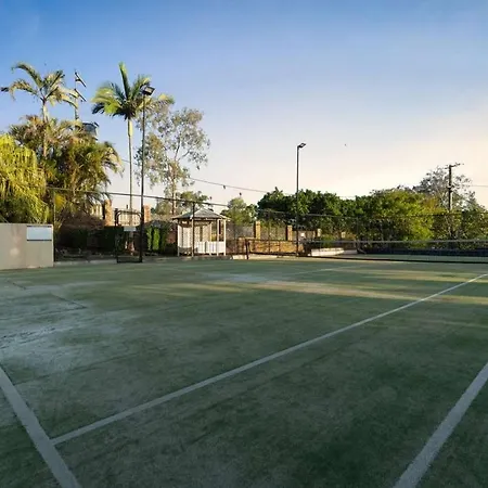 Pool & Tennis Court 3br Bright Mt Gravatt Retreat Brisbane