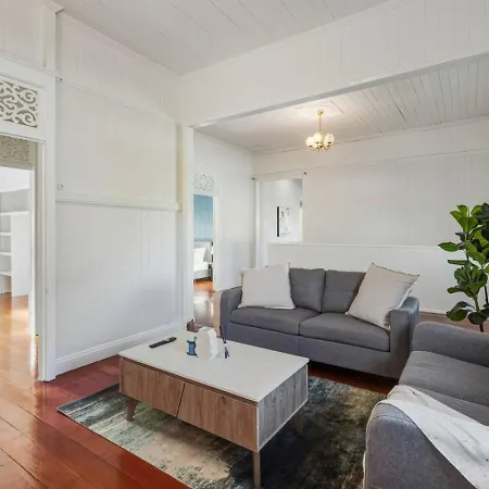 Spacious Upper 3br Family In Quiet Tarragindi Holiday home