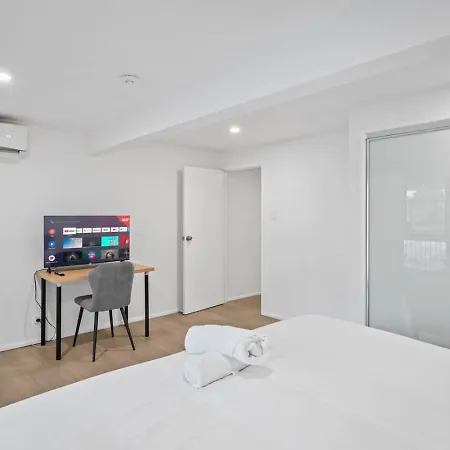 Self Contained Perfect For Solo Travelers Brisbane