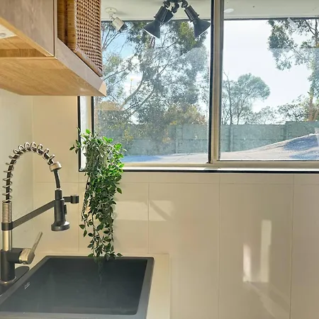 In Belmont | Easy To & Airport 3*