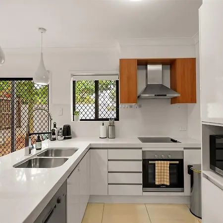 Holiday home 1em Abnb-style 5br, 2 Parking-patio, 5 Mins To Westfield Brisbane