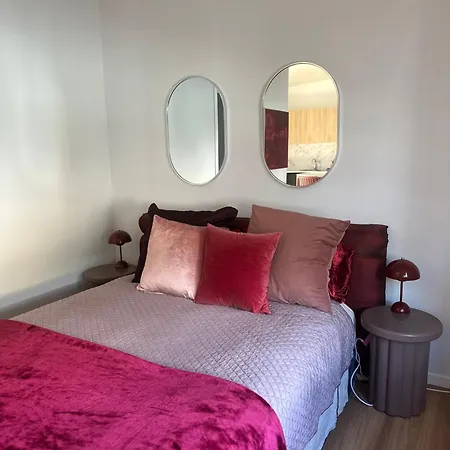 Cherrie & Court Yard Private Pet Friendly Free Parking