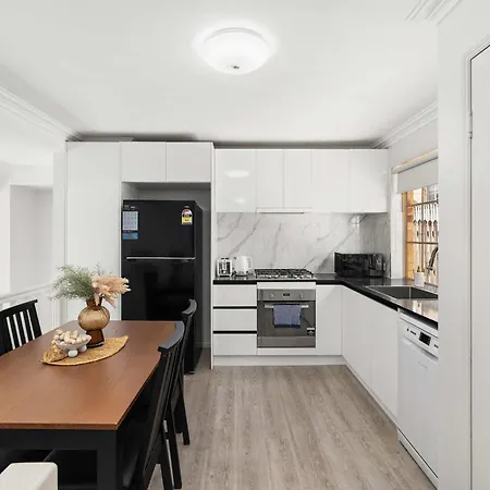 Holiday home Pool & Tennis Court 3br Bright Mt Gravatt Retreat Brisbane
