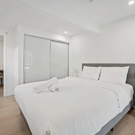 Holiday home Private King Bed Near Garden With Kitchen