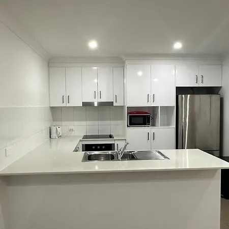 Modern 3bdr Townhouse In Bellbird Park Brisbane