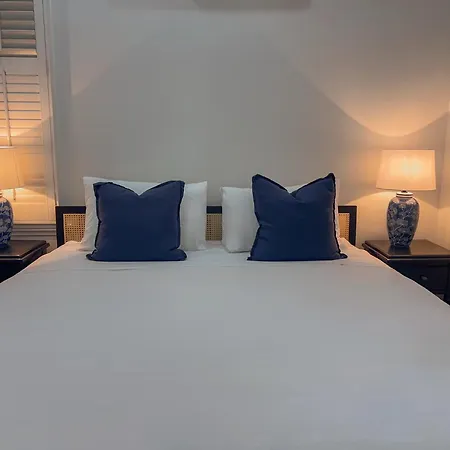 Holiday home 4bdr Queenslander With Pool Near Manly Esplanade *