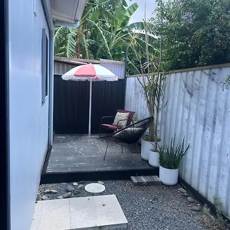 Guest house Cherrie & Court Yard Private Pet Friendly Free Parking