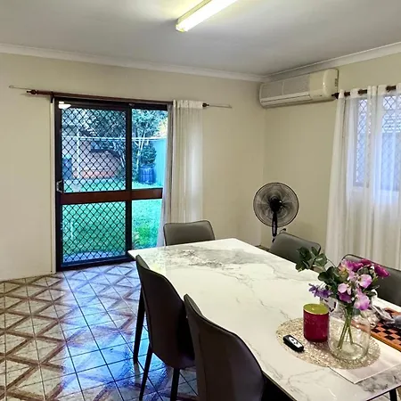 Walk To Market Square And Garden City! Macgregor *