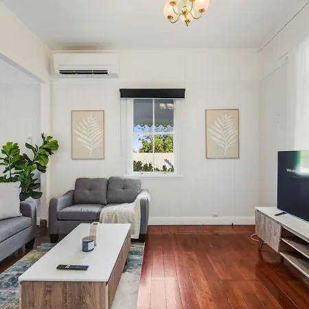 Holiday home Spacious Upper 3br Family In Quiet Tarragindi
